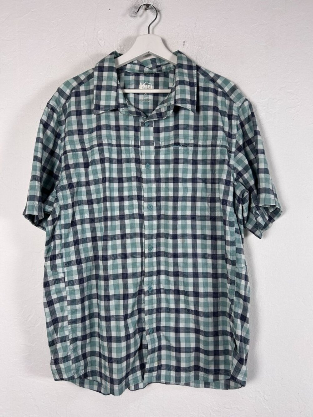 REI Mens Short Sleeve Green Blue Checkered Button-Up Shirt Large Lightweight